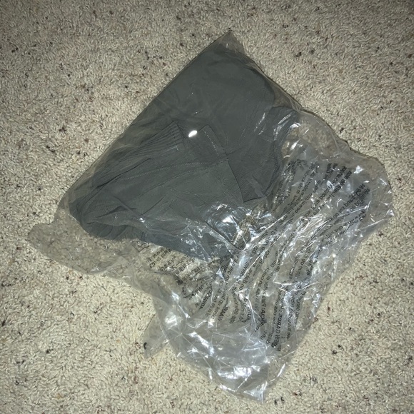 ✨NWT LULULEMON PLAY OFF THE PLEATS SKIRT✨ - Picture 14 of 15